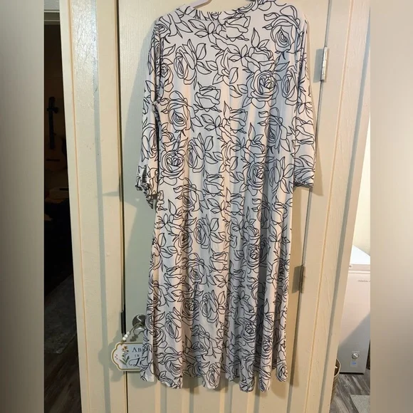 Monochrome Rose Pattern Midi Dress - Picture 2 of 2